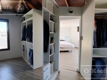 Casa en venta de cuatro ambientes en Los Ombues, Hudson, Berazategui