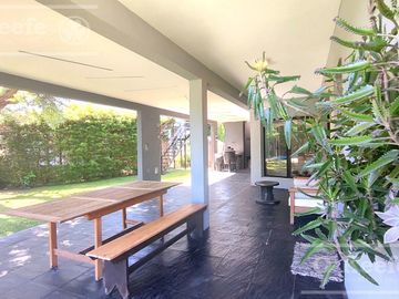 Casa en venta de cuatro ambientes en Los Ombues, Hudson, Berazategui