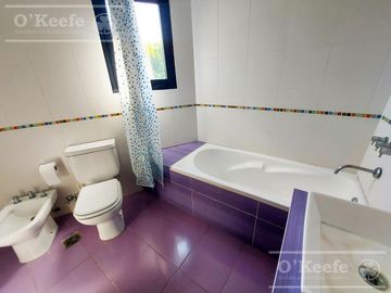 Casa en venta de cuatro ambientes en Los Ombues, Hudson, Berazategui