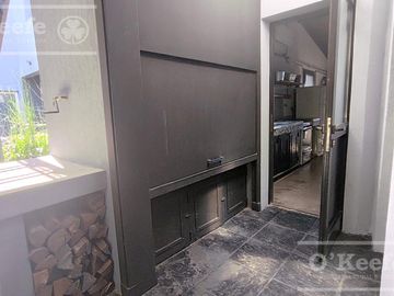 Casa en venta de cuatro ambientes en Los Ombues, Hudson, Berazategui