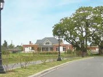 Casa en venta de cuatro ambientes en Los Ombues, Hudson, Berazategui