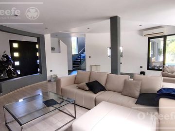 Casa en venta de cuatro ambientes en Los Ombues, Hudson, Berazategui
