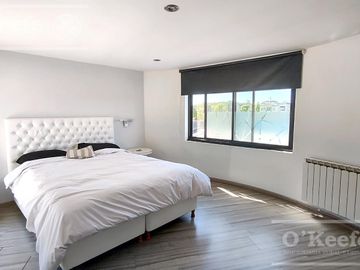 Casa en venta de cuatro ambientes en Los Ombues, Hudson, Berazategui