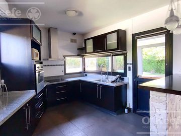 Casa en venta de cuatro ambientes en Los Ombues, Hudson, Berazategui