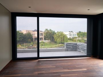 Espectacular Casa en Venta - Yatch Nordelta - 4 suites - A Estrenar - Materiales de Primera Calidad