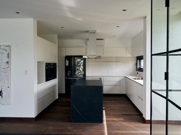 Espectacular Casa en Venta - Yatch Nordelta - 4 suites - A Estrenar - Materiales de Primera Calidad