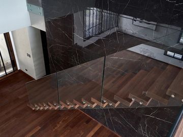 Espectacular Casa en Venta - Yatch Nordelta - 4 suites - A Estrenar - Materiales de Primera Calidad