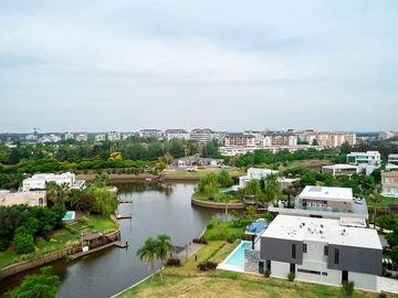 Espectacular Casa en Venta - Yatch Nordelta - 4 suites - A Estrenar - Materiales de Primera Calidad