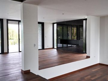 Espectacular Casa en Venta - Yatch Nordelta - 4 suites - A Estrenar - Materiales de Primera Calidad