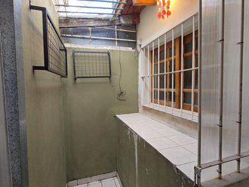 Venta de casa tipo duplex 2 ambientes en moron