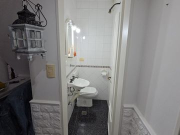 Venta de casa tipo duplex 2 ambientes en moron