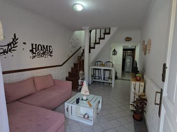 Venta de casa tipo duplex 2 ambientes en moron