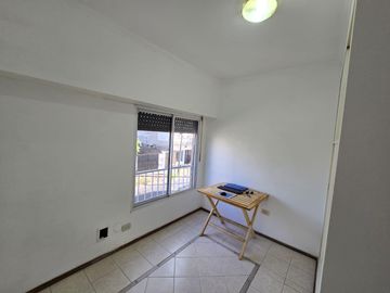 Venta de casa tipo duplex 2 ambientes en moron