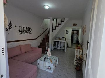 Venta de casa tipo duplex 2 ambientes en moron