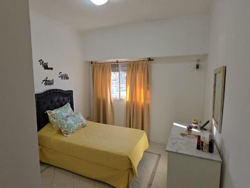 Venta de casa tipo duplex 2 ambientes en moron
