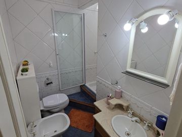 Venta de casa tipo duplex 2 ambientes en moron