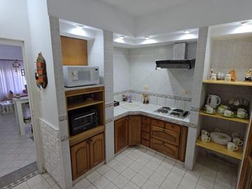 Venta de casa tipo duplex 2 ambientes en moron