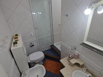 Venta de casa tipo duplex 2 ambientes en moron