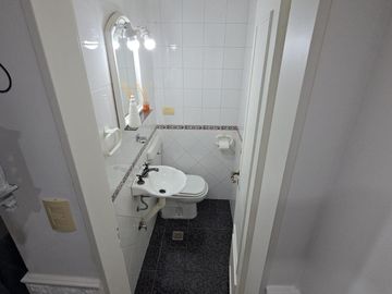 Venta de casa tipo duplex 2 ambientes en moron