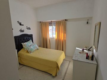 Venta de casa tipo duplex 2 ambientes en moron