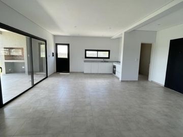 Casa en Santa Elisa, Pilar del este