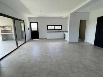 Casa en Santa Elisa, Pilar del este