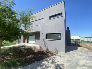 Casa en Santa Elisa, Pilar del este