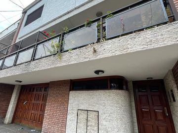 Departamento en  venta de 3 ambientes con balcón