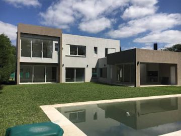Casa a estrenar en venta. Barrio privado Weston, lote 40. Fco. Alvarez.