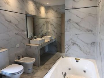 Casa a estrenar en venta. Barrio privado Weston, lote 40. Fco. Alvarez.