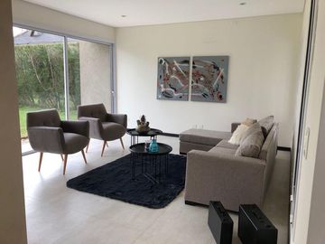 Casa a estrenar en venta. Barrio privado Weston, lote 40. Fco. Alvarez.