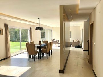 Casa a estrenar en venta. Barrio privado Weston, lote 40. Fco. Alvarez.