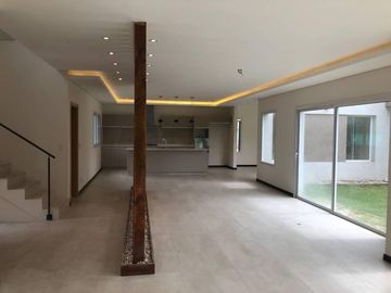 Casa a estrenar en venta. Barrio privado Weston, lote 40. Fco. Alvarez.