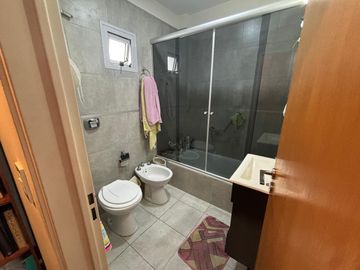 Departamento en venta - 2 Dormitorios 2 Baños - Cochera - 73.6Mts2 - La Plata