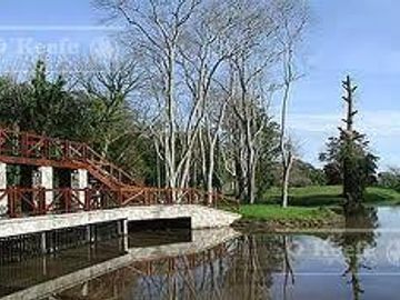 Casa en venta de cinco ambientes con piscina en Abril Club de Campo - Apto Credito