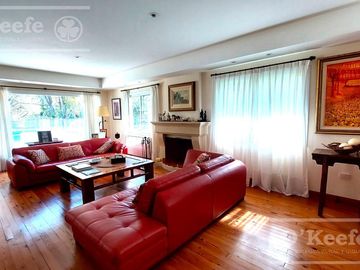 Casa en venta de cinco ambientes con piscina en Abril Club de Campo - Apto Credito