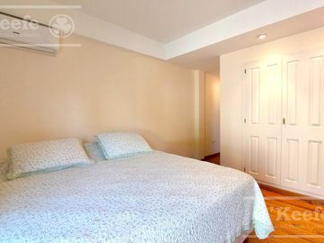 Casa en venta de cinco ambientes con piscina en Abril Club de Campo - Apto Credito