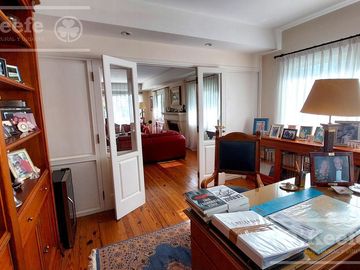 Casa en venta de cinco ambientes con piscina en Abril Club de Campo - Apto Credito