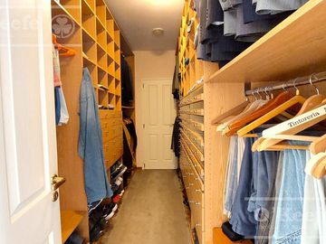 Casa en venta de cinco ambientes con piscina en Abril Club de Campo - Apto Credito