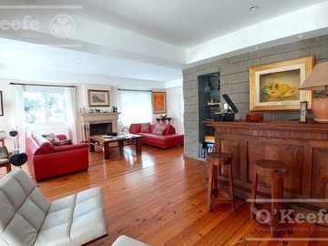 Casa en venta de cinco ambientes con piscina en Abril Club de Campo - Apto Credito