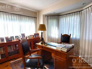 Casa en venta de cinco ambientes con piscina en Abril Club de Campo - Apto Credito