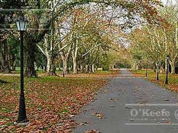 Casa en venta de cinco ambientes con piscina en Abril Club de Campo - Apto Credito