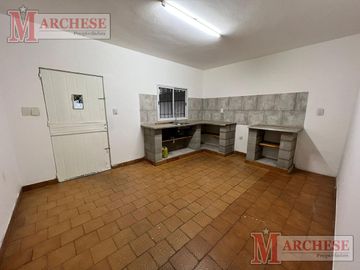 Casa 3 ambientes en alquiler en Ituzaingó Centro
