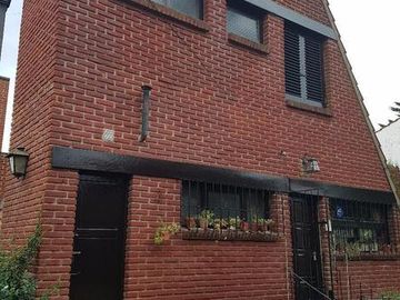 Venta chalet Alpino con garage y quincho.