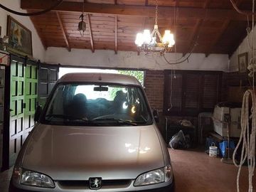 Venta chalet Alpino con garage y quincho.