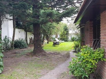 Venta chalet Alpino con garage y quincho.