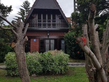 Venta chalet Alpino con garage y quincho.