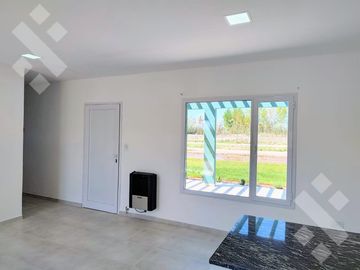 En venta, casa quinta de 2 dormitorios a estrenar mas  3 Hectáreas, General Roca