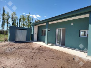 En venta, casa quinta de 2 dormitorios a estrenar mas  3 Hectáreas, General Roca