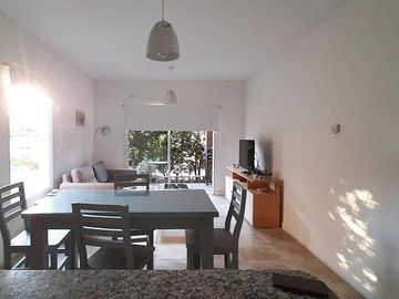 Departamento 2 amb en PB con Patio en Jardines de Saravi Pilar
